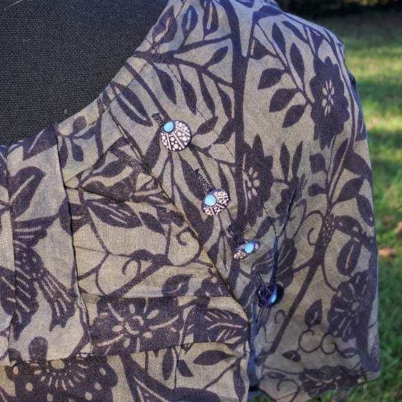 Floral pattern earth tones sheer top - size 6 - Picture 2 of 7